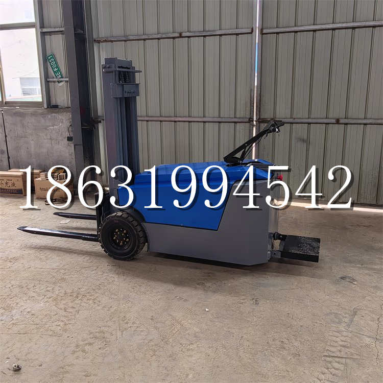 沈河区全电动叉车插腿式堆高车液压装卸车1.5吨升高小型站驾式铲车